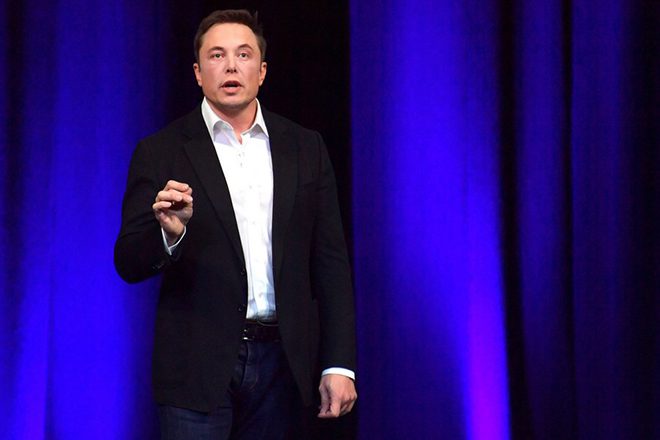 epa06233680 CEO of Tesla, Elon Musk delivers a presentation at the International Astronautical Congress (IAC) in Adelaide, South Australia, Australia, 29 September 2017.  EPA/MORGAN SETTE  AUSTRALIA AND NEW ZEALAND OUT