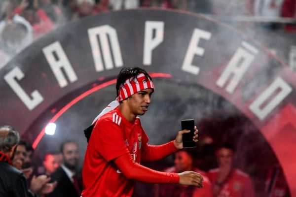0_GettyImages-1144845944